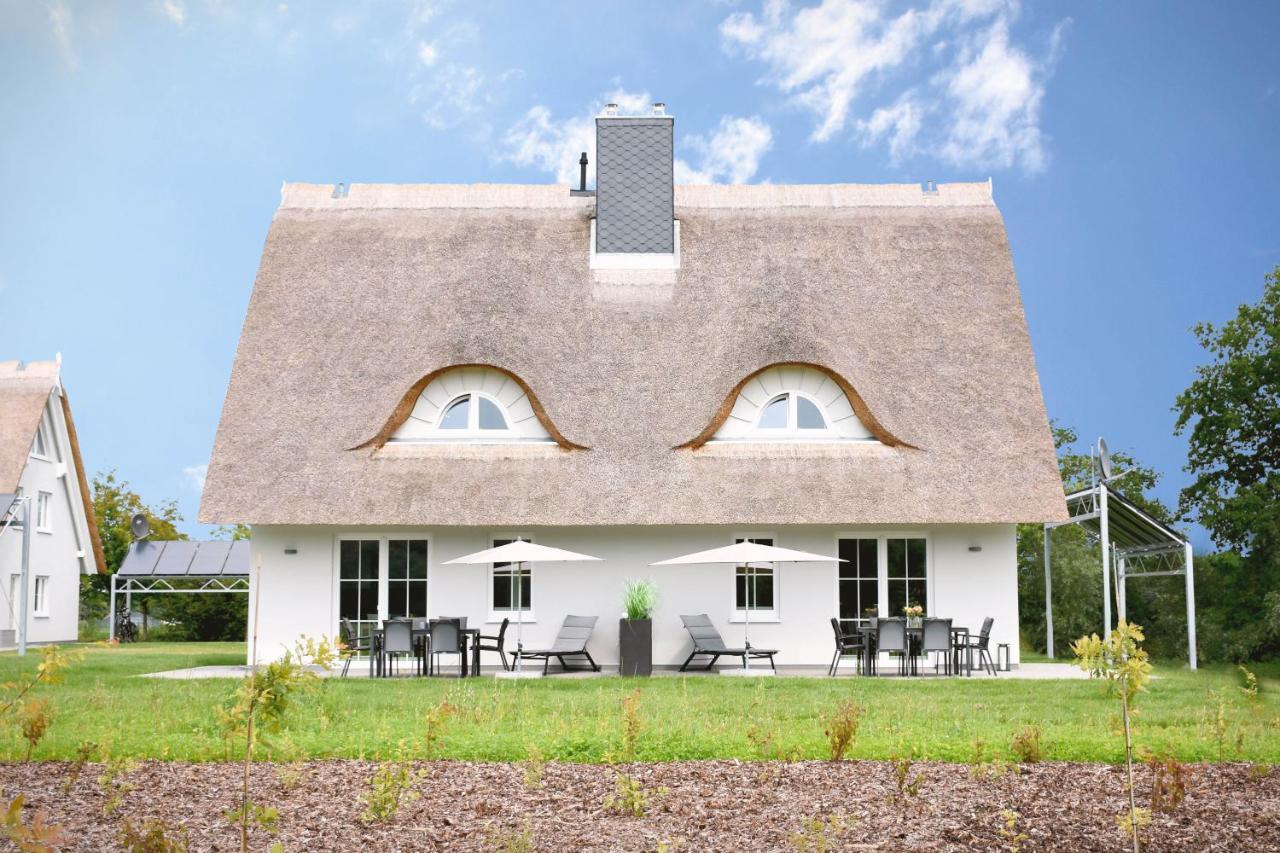 Reetidyll Am Haff Villa Pepelow Exterior photo