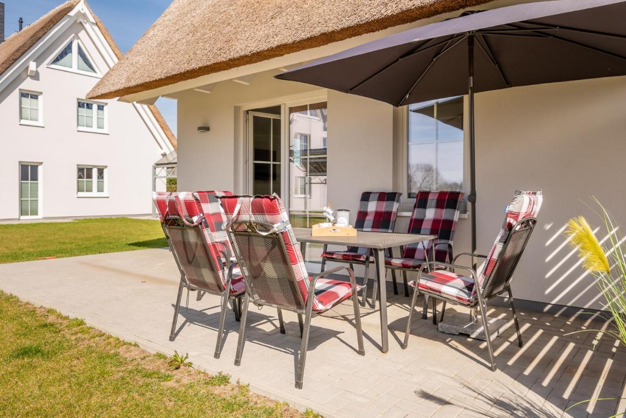 Reetidyll Am Haff Villa Pepelow Exterior photo