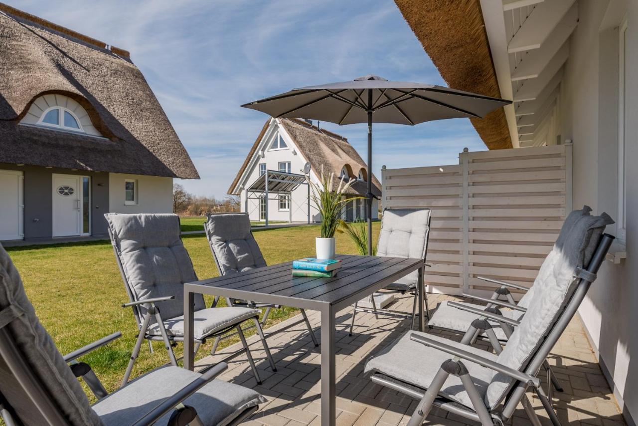 Reetidyll Am Haff Villa Pepelow Exterior photo
